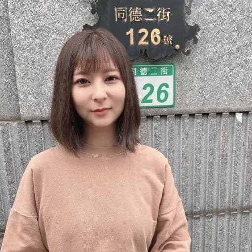 女生中長髮、短瀏海、女生染髮