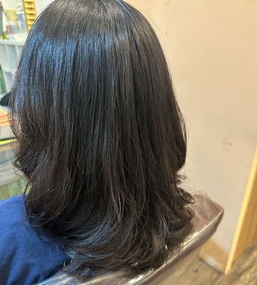 女生長髮、長瀏海、圓臉