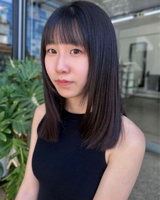 女生長髮、短瀏海、多層次線條剪