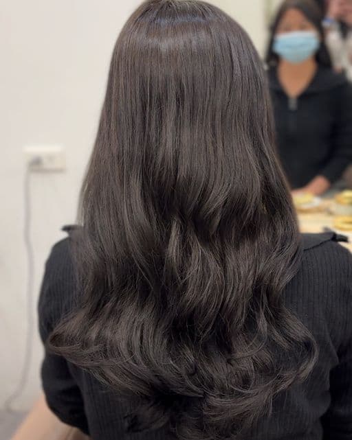 女生長髮、短瀏海、女生燙髮