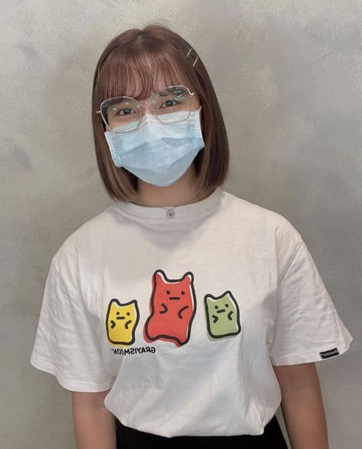 女生中長髮、短瀏海、一刀切