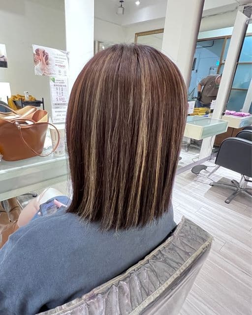 女生中長髮、短瀏海、女生染髮