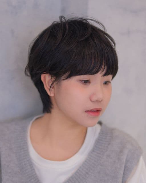 女生短髮、短瀏海、圓臉