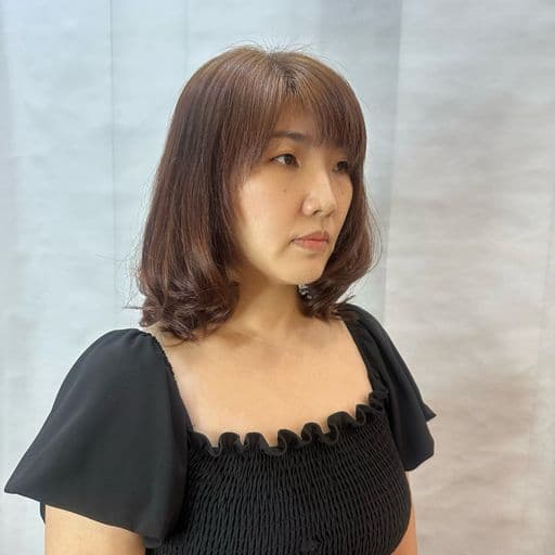女生中長髮、短瀏海、女生染髮