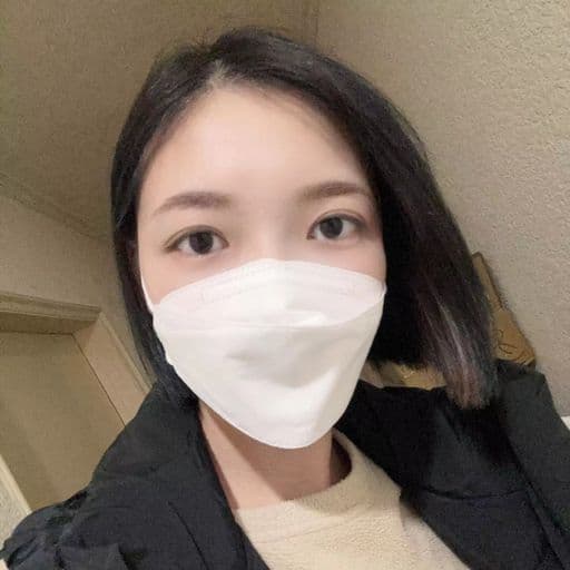 女生中長髮、短瀏海、長臉