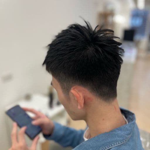 男生短髮、短瀏海、三角臉