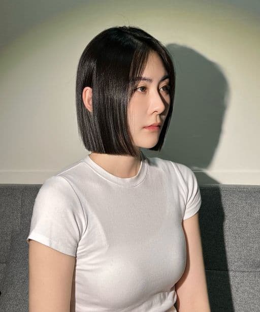 女生短髮、鵝蛋臉、撩耳齊短髮