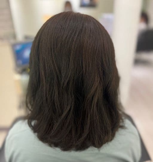 女生中長髮、短瀏海、女生染髮