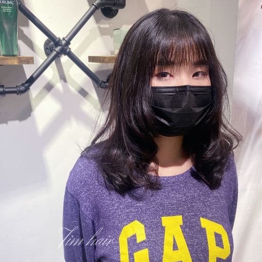 女生中長髮、短瀏海、女生燙髮