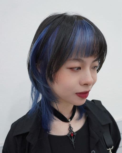 女生中長髮、短瀏海、女生染髮
