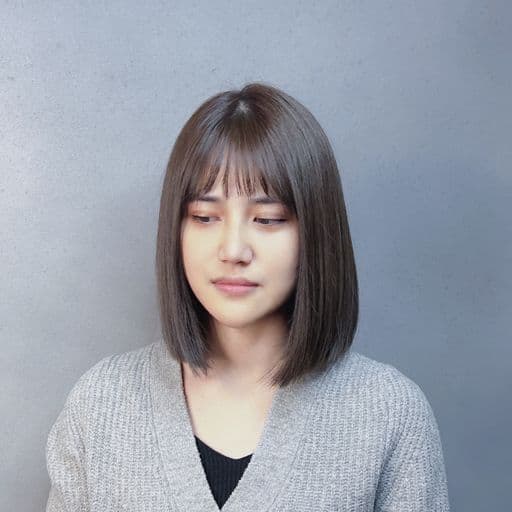 女生中長髮、短瀏海、女生染髮