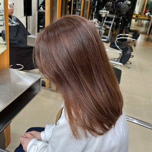 女生中長髮、短瀏海、女生染髮