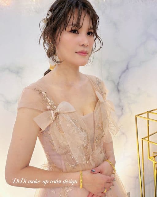 女生長髮、短瀏海、電棒造型