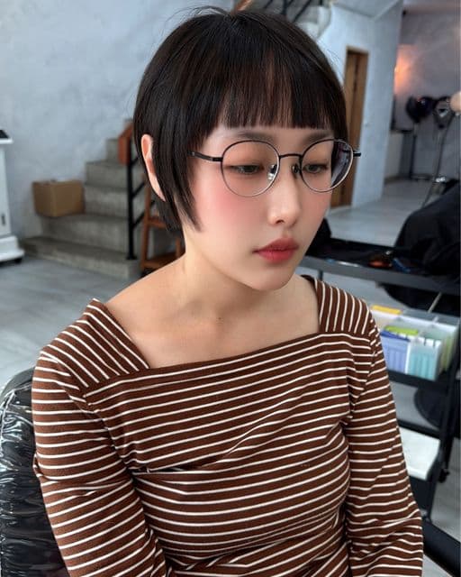 女生短髮、短瀏海、長臉
