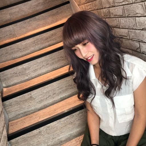 女生中長髮、短瀏海、女生染髮