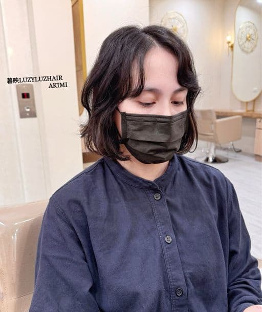 女生中長髮、短瀏海、女生燙髮