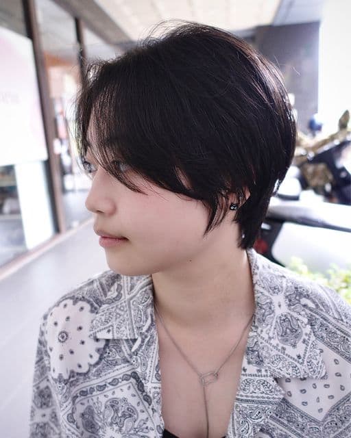 女生短髮、長瀏海、圓臉