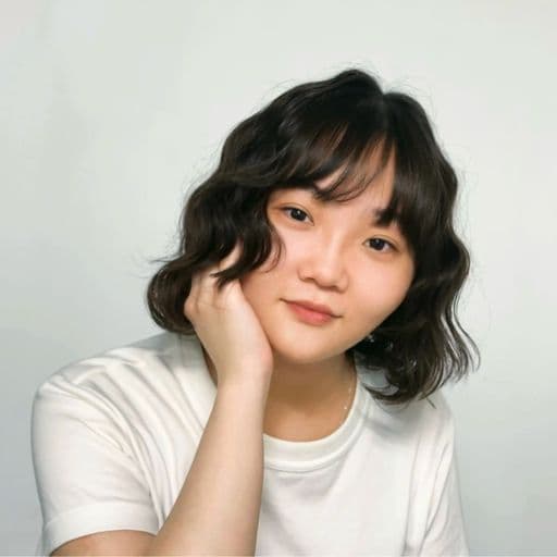 女生中長髮、短瀏海、女生燙髮
