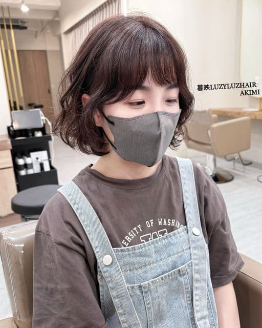 女生中長髮、短瀏海、女生染髮