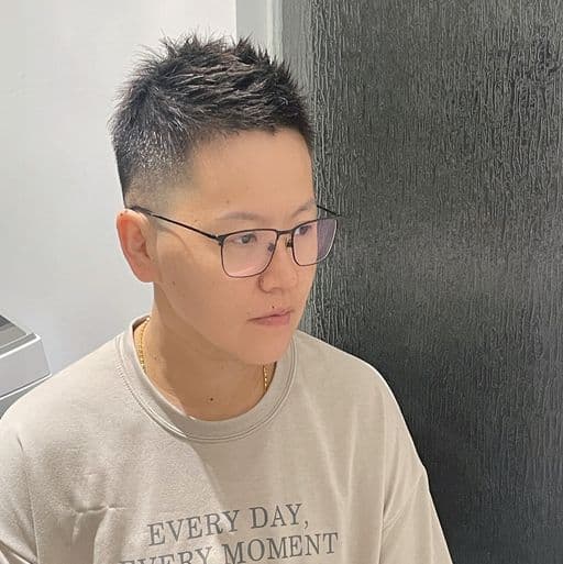 男生短髮、短瀏海、鵝蛋臉