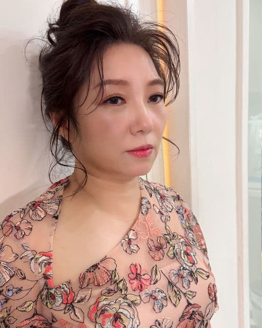 女生中長髮、長瀏海、電棒造型