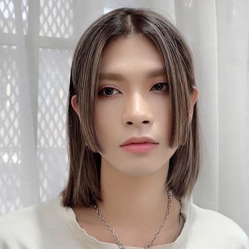 女生中長髮、長瀏海、女生染髮