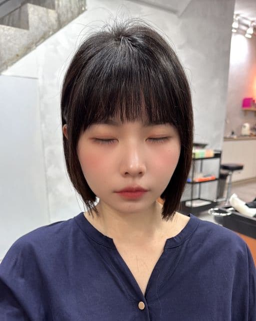 女生中長髮、短瀏海、女生燙髮