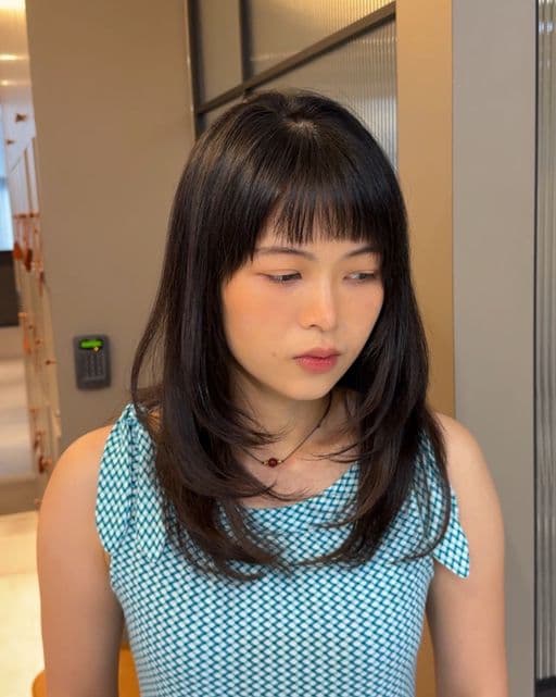 女生長髮、短瀏海、中性頭皮