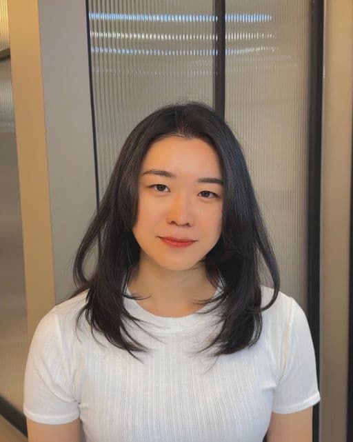 女生長髮、長瀏海、方臉
