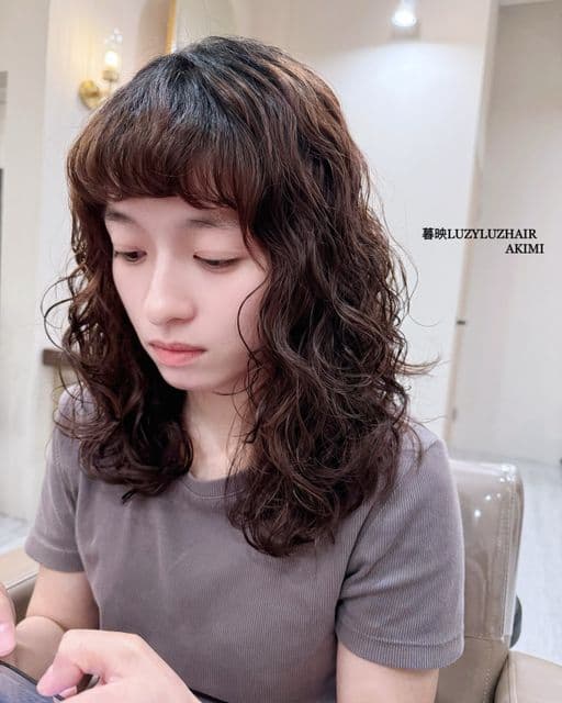 女生長髮、短瀏海、女生染髮