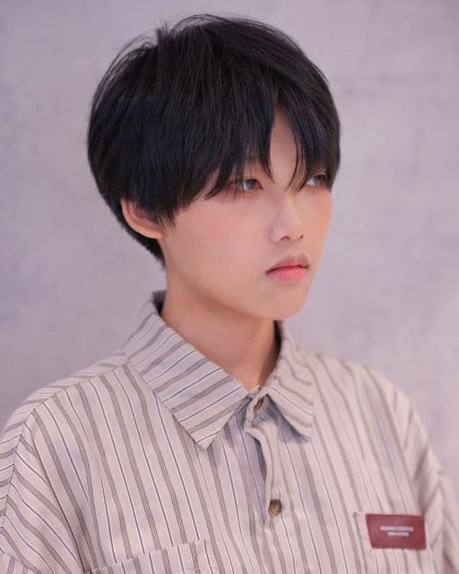 女生短髮、短瀏海、鵝蛋臉