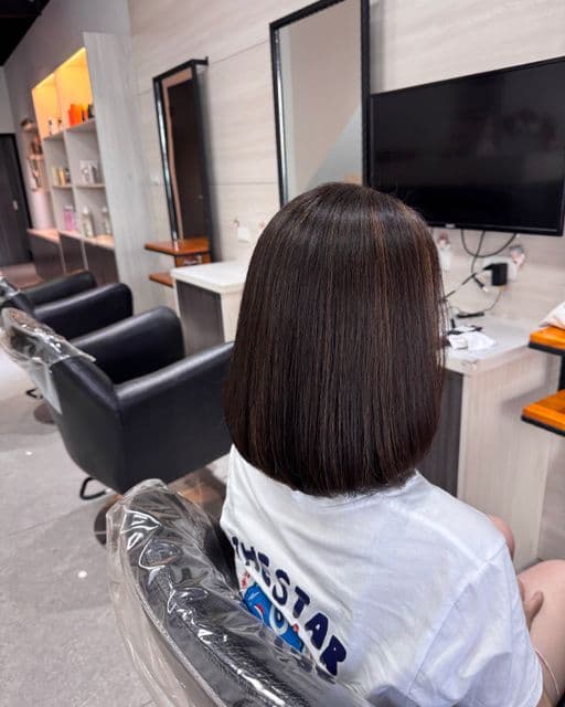 女生中長髮、短瀏海、女生染髮