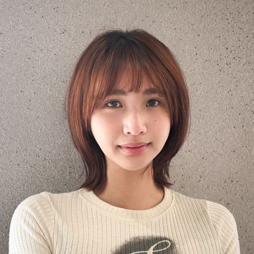 女生中長髮、短瀏海、鵝蛋臉