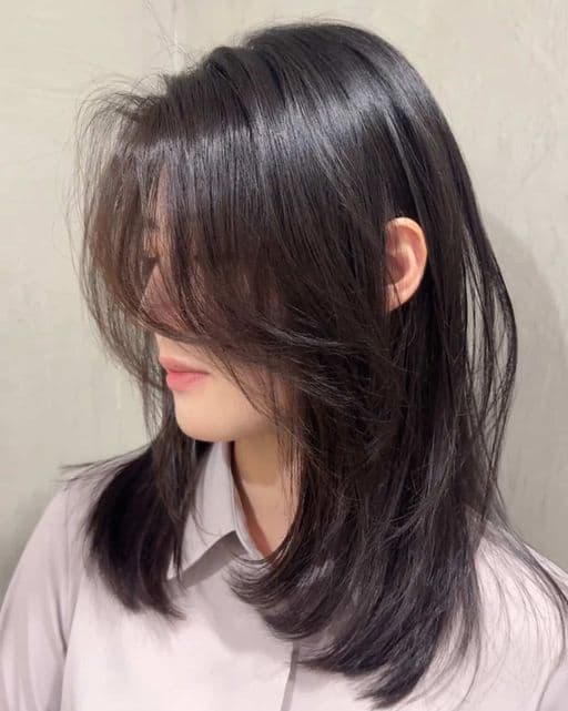 女生中長髮、長瀏海、輪廓層次