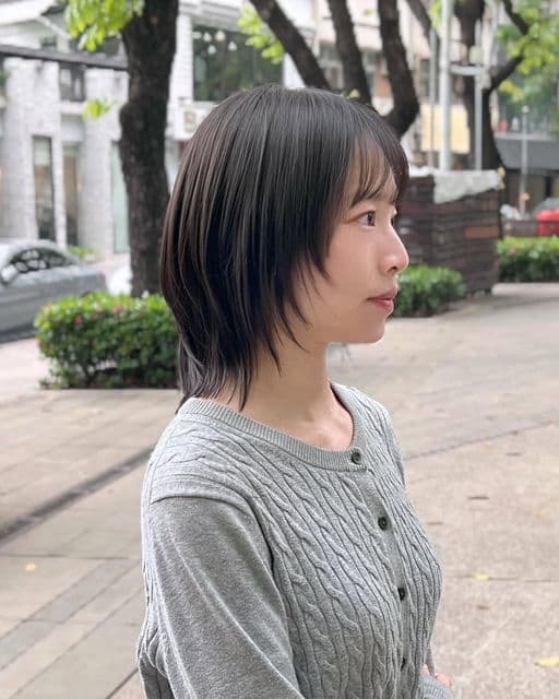 女生中長髮、女生造型、高層次短髮