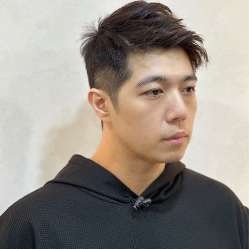 男生短髮、短瀏海、方臉