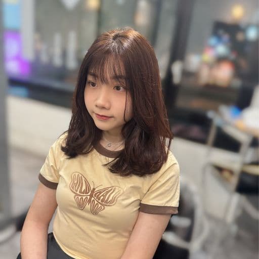 女生長髮、短瀏海、電棒造型