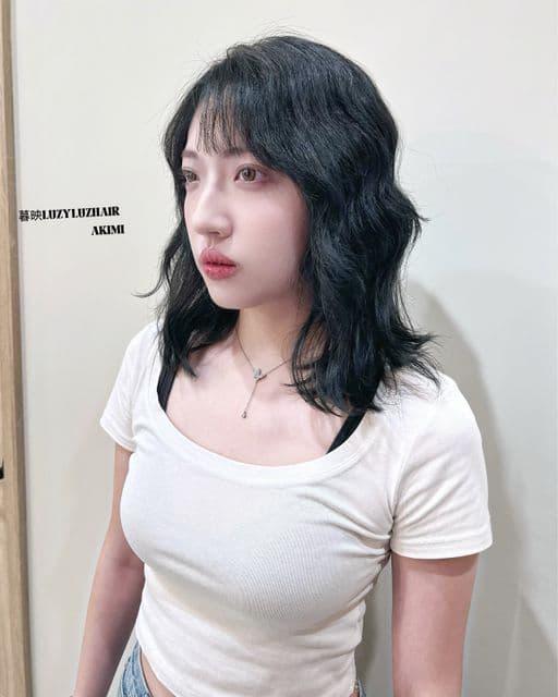 女生中長髮、短瀏海、女生染髮