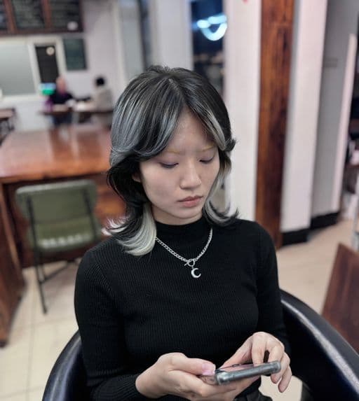 女生中長髮、長瀏海、女生染髮