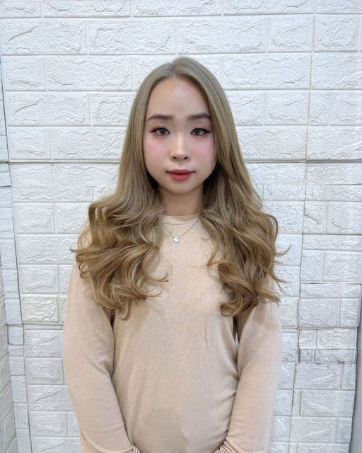 女生長髮、女生染髮、漂色