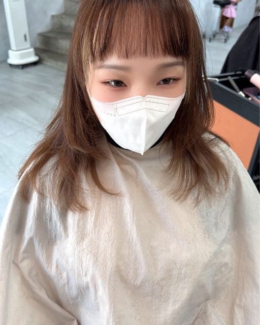 女生長髮、短瀏海、鵝蛋臉