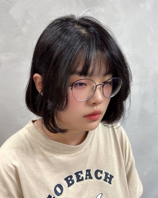 女生中長髮、短瀏海、女生燙髮