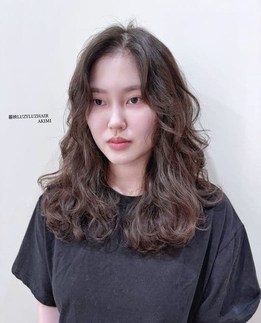女生長髮、短瀏海、女生燙髮