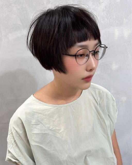 女生短髮、短瀏海、方臉