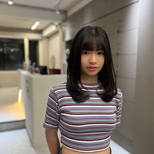 女生長髮、短瀏海、圓臉
