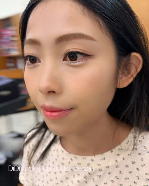 女生中長髮、長瀏海、方臉