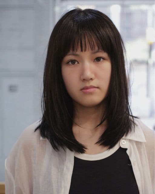 女生中長髮、短瀏海、受損髮