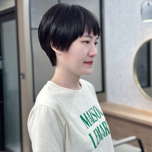 女生短髮、短瀏海、長臉