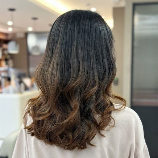 女生中長髮、長瀏海、鵝蛋臉