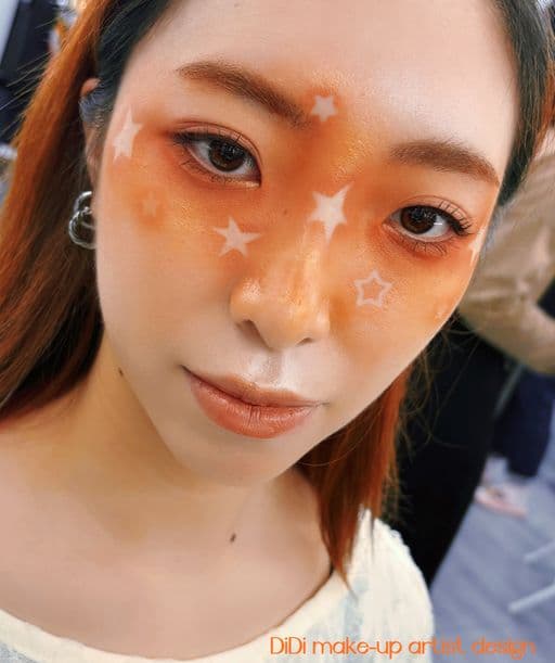 女生長髮、長瀏海、長臉